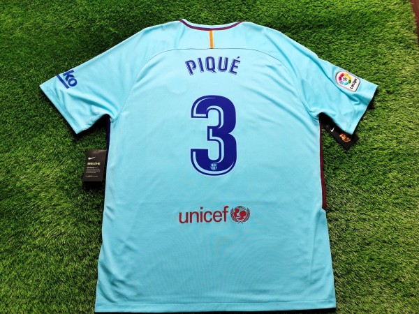 Barcelona 2017/18 Away Pique
